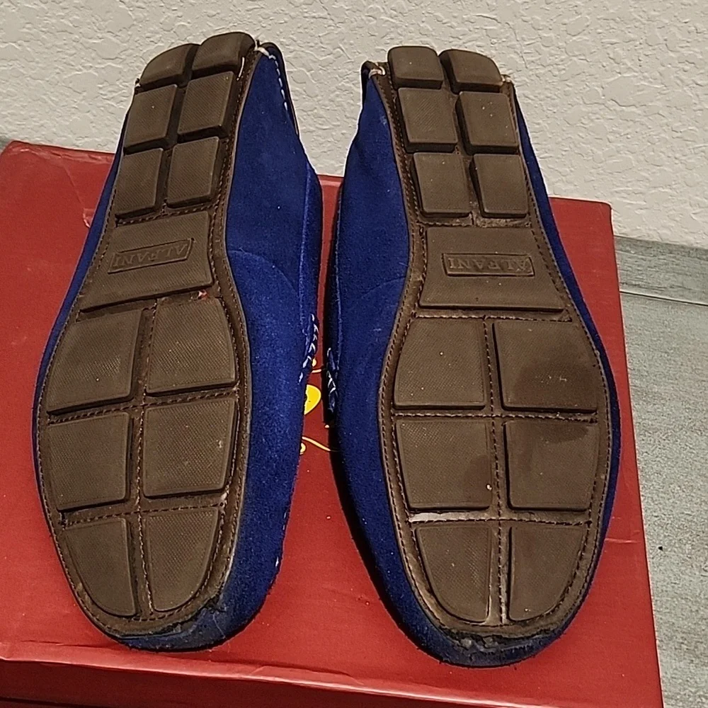 Shoes - Picture 3 of 5